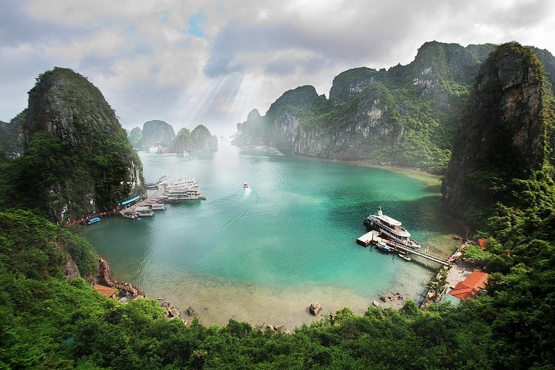 Ha Long junk cruise and heritages in please tour package
