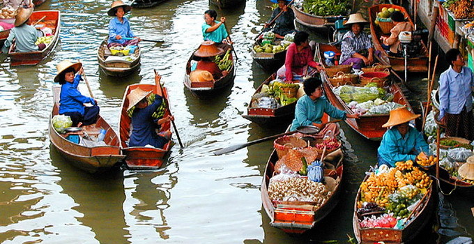 Family vacation from South to North in Vietnam package tour