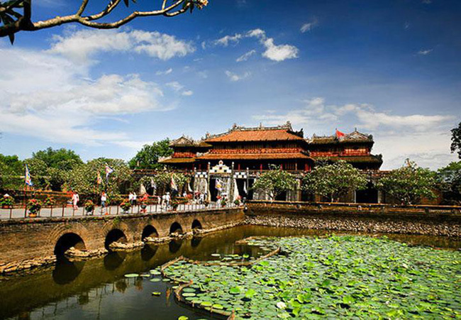 Passing 3 regions in package tour to Vietnam (promotion)