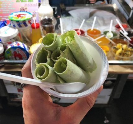 Thai ice cream rolls